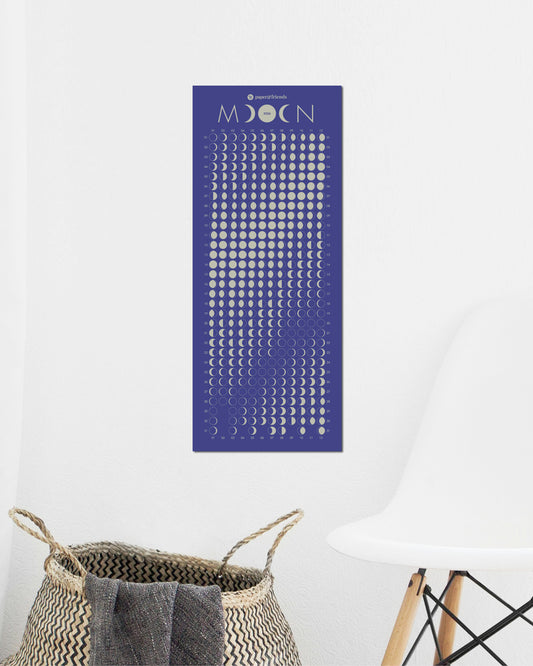 Mondkalender als Poster an der Wand in modernem Intrior.