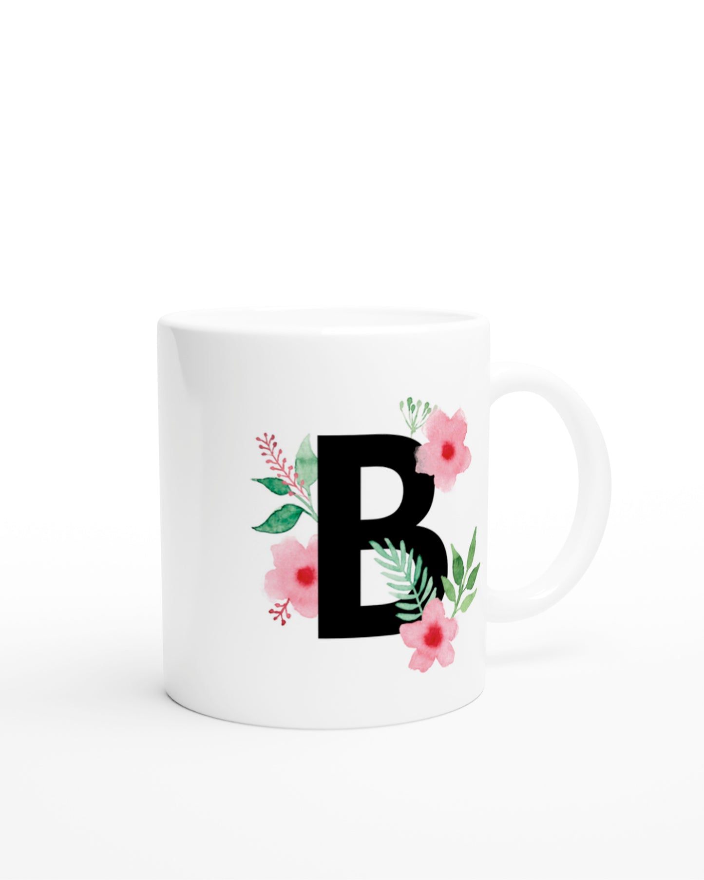 Weiße Keramiktasse mit schwarzem Buchstaben B und rosa-grünen Aquarell-Blumen