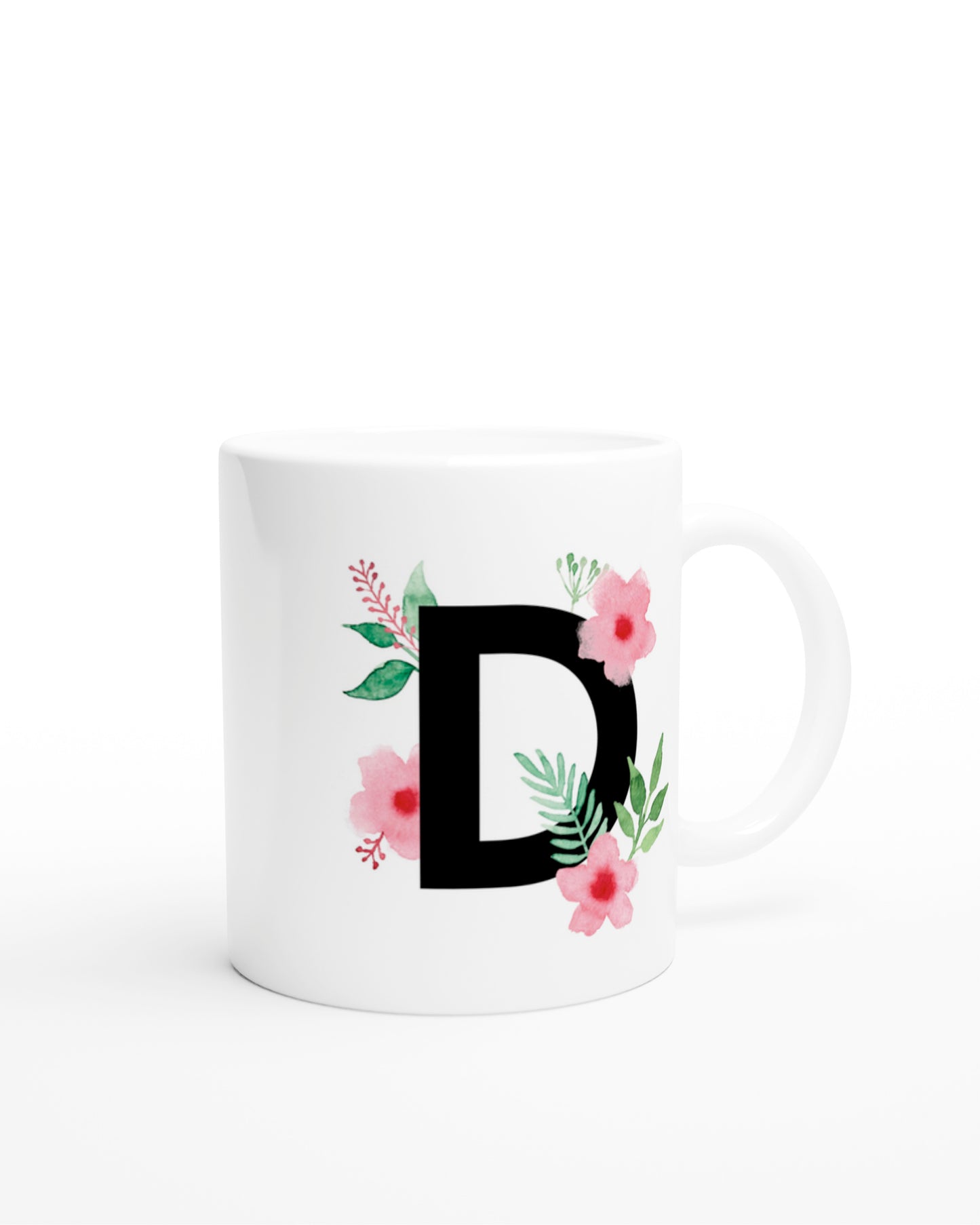 Weiße Keramiktasse mit schwarzem Buchstaben D und rosa-grünen Aquarell-Blumen