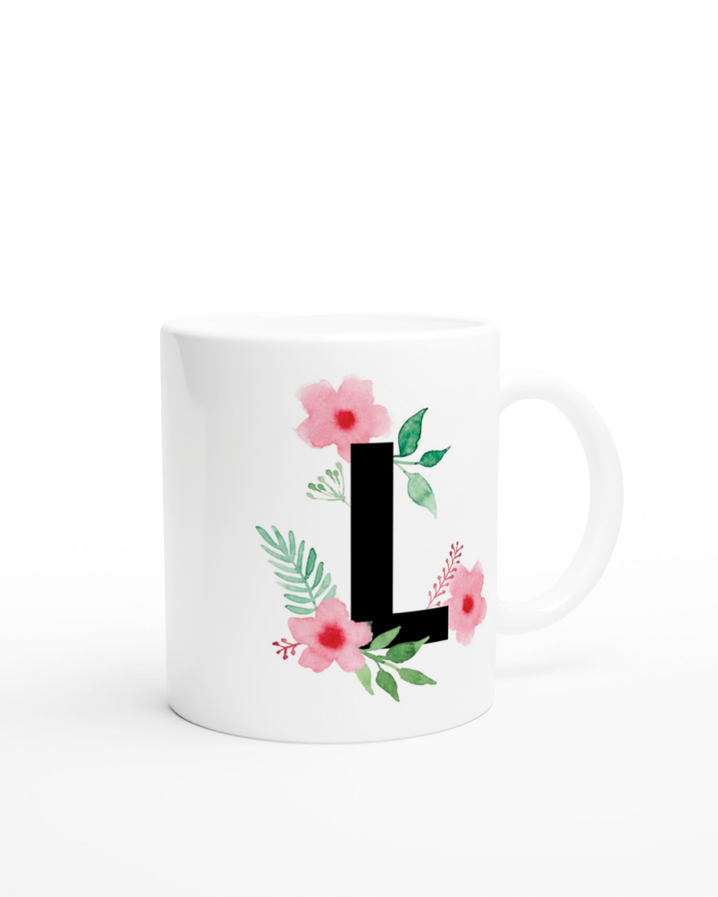 Weiße Keramiktasse mit schwarzem Buchstaben L und rosa-grünen Aquarell-Blumen