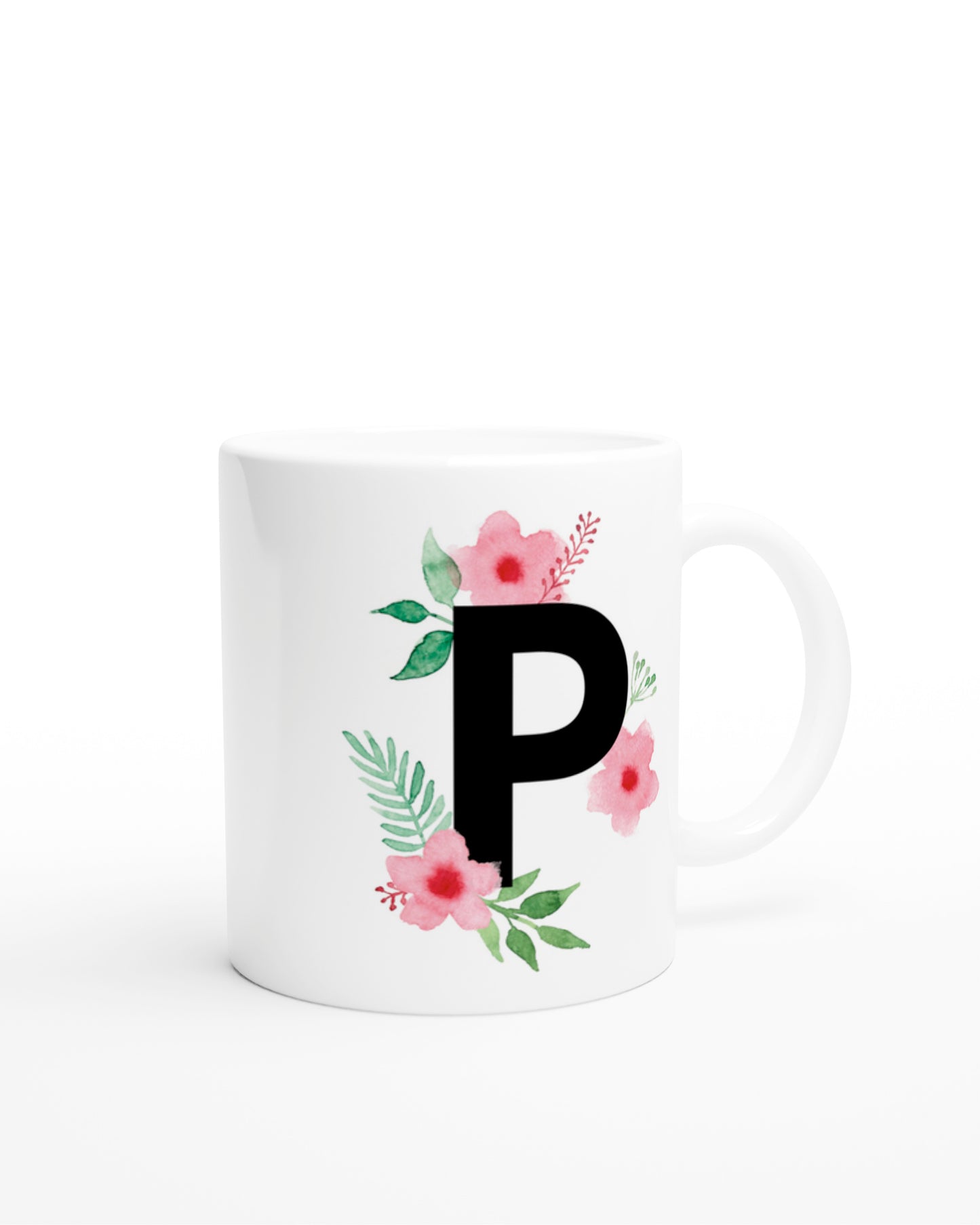 Weiße Keramiktasse mit schwarzem Buchstaben P und rosa-grünen Aquarell-Blumen