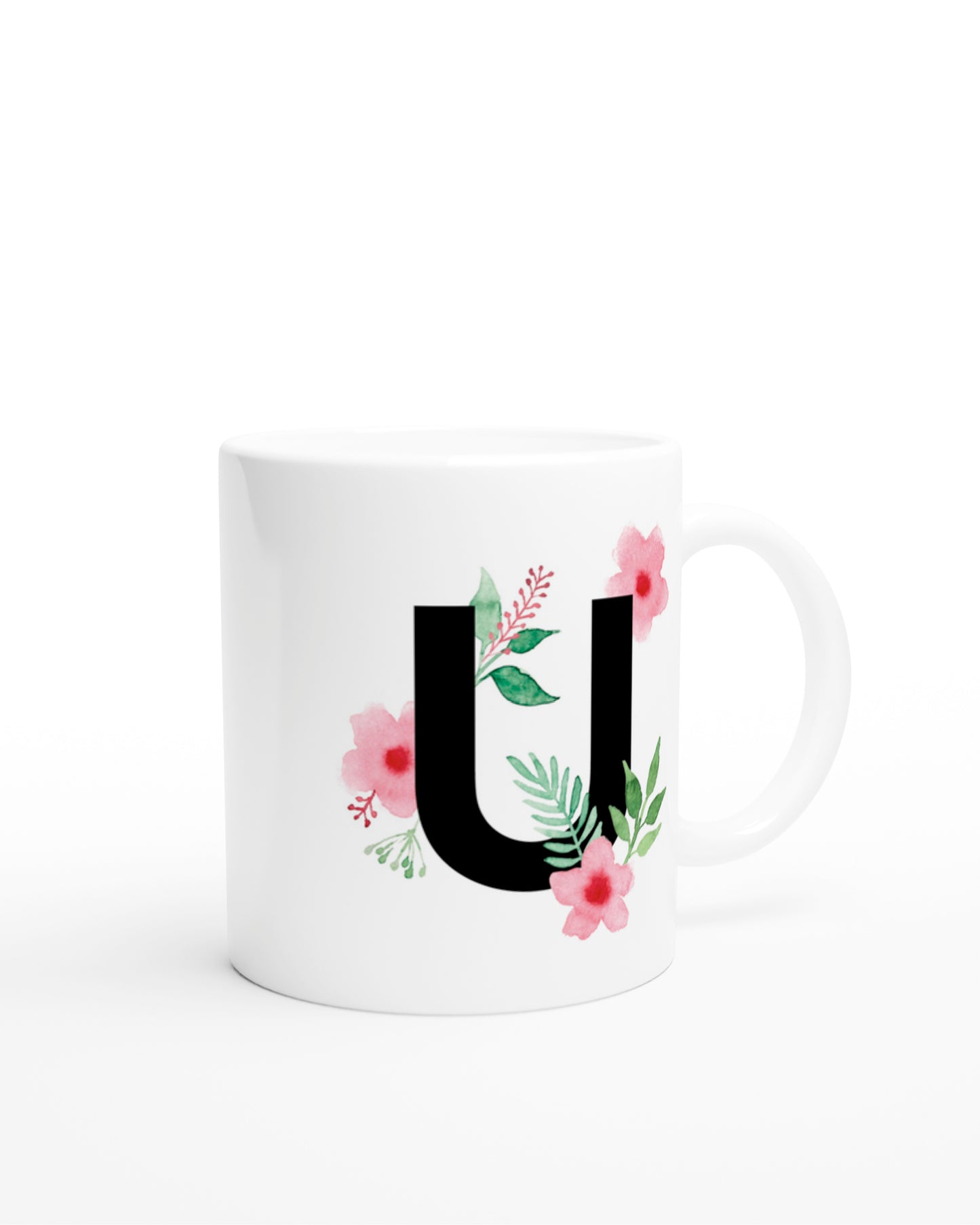 Weiße Keramiktasse mit schwarzem Buchstaben U und rosa-grünen Aquarell-Blumen