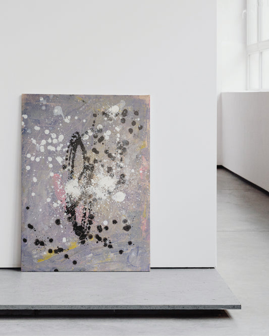 Essence In Motion Leinwanddruck in einer modernen Galerie.