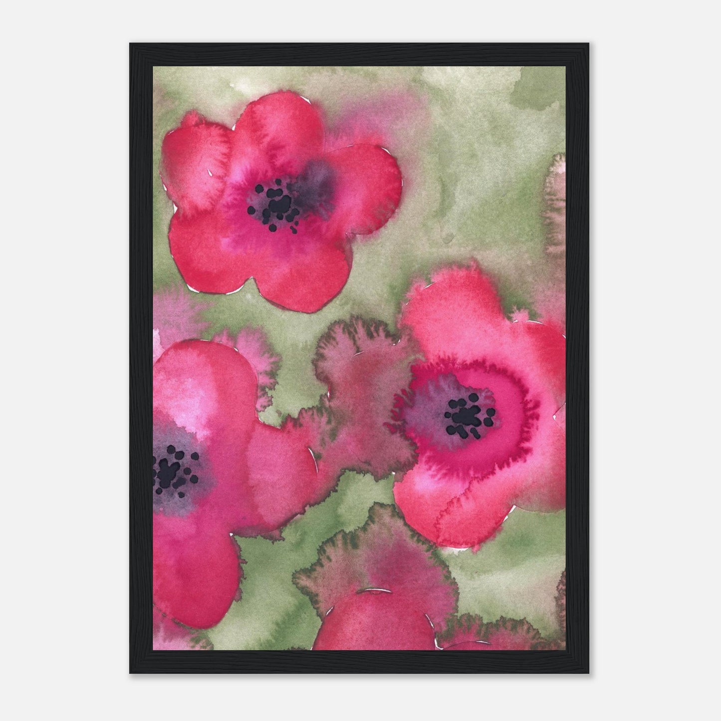 Das Aquarellbild „Pink Flowers“ in einem schwarzen Holzrahmen.