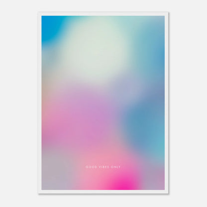 Designposter „Good Vibes Only“ in einem weissen Holzrahmen.