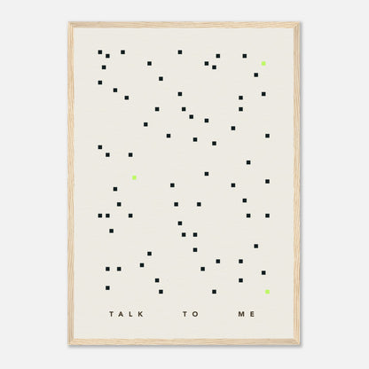 Das Bild "Talk To Me" in einem Holzrahmen.