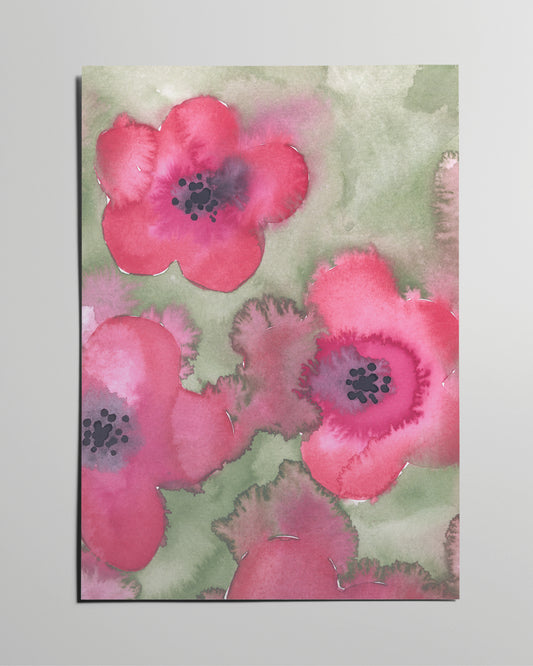 Kunstposter mit rosa Aquarellblüten auf grünem Hintergrund.