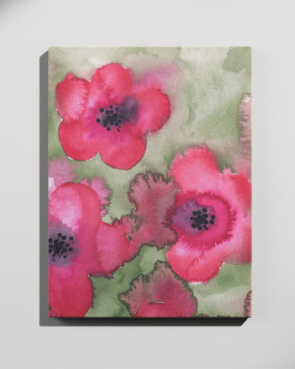Leinwanddruck mit roten Aquarell-Blumen auf grauem Hintergrund.