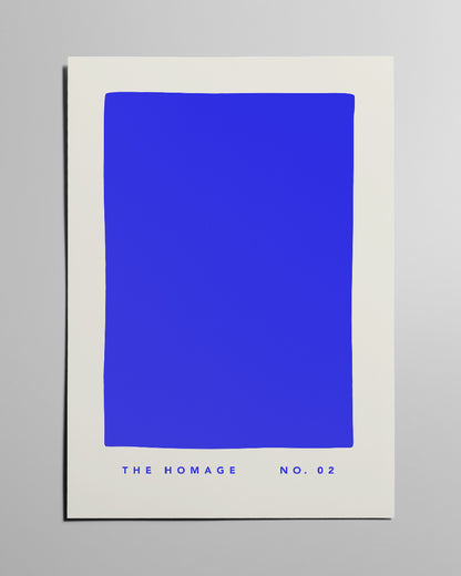 Minimalistisches Poster in leuchtendem Blau auf cremefarbenem Hintergrund, inspiriert von Yves Klein