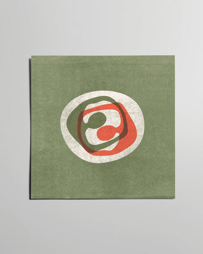 Abstraktes Kunstposter „The Lovers“ mit zwei ineinander verschlungenen Formen in Olivgrün und Rot auf beigem Grund.