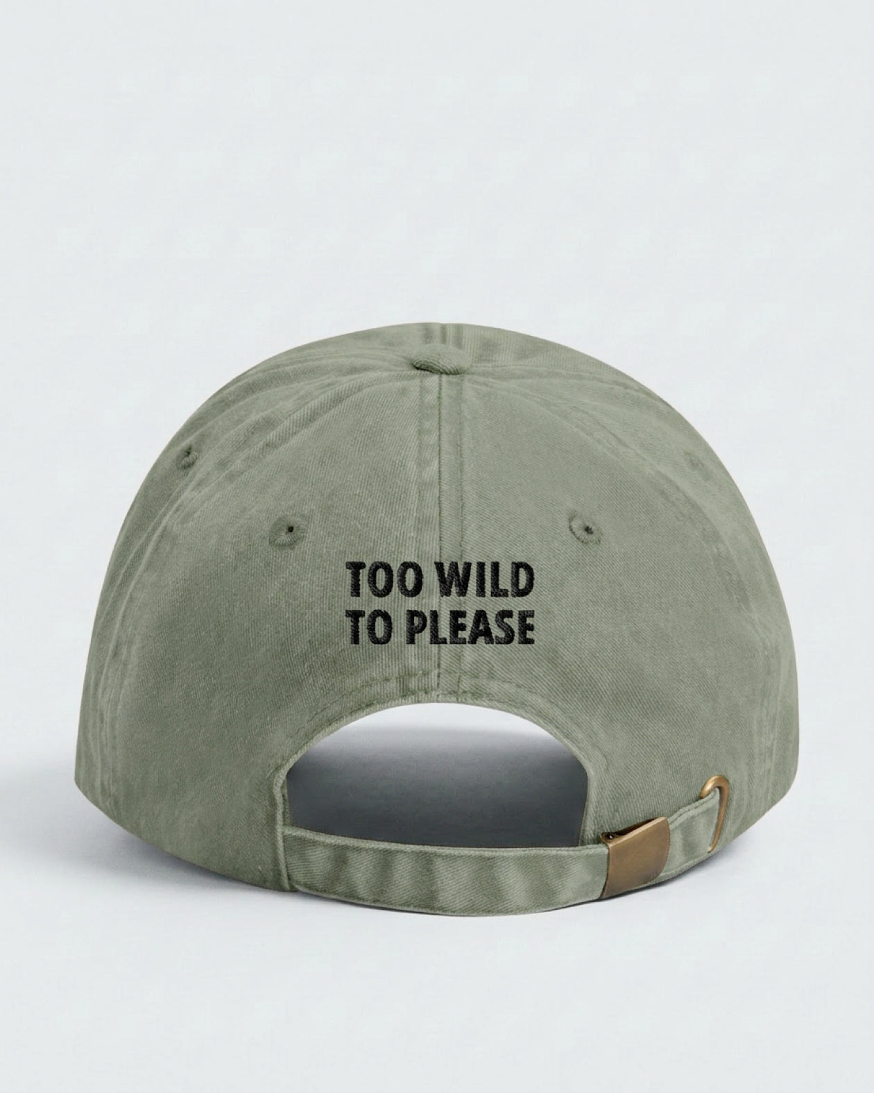 Dad Cap Too Wild To Please in Vintage Olive — Rückseite mit Statement-Stickerei