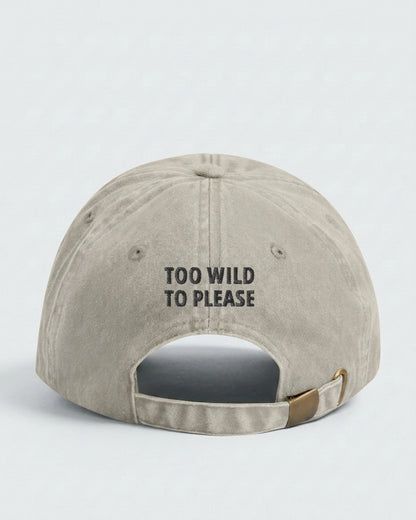 Dad Cap Too Wild To Please in Vintage Stone — Rückseite mit Statement-Stickerei