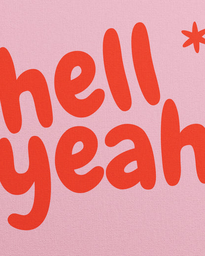 Detailaufnahme der Leinwandstruktur des Prints „Hell Yeah" in Rosa und Rot.