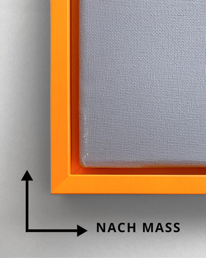 Detail des Schattenfugen-Rahmens auf Maß in Neon Orange mit einer grauen Leinwand und einer Nach-Maß-Grafik