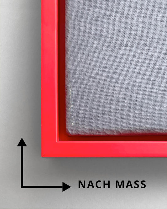 Detail des Schattenfugen-Rahmens auf Maß in Neon Rot mit einer grauen Leinwand und einer Nach-Maß-Grafik